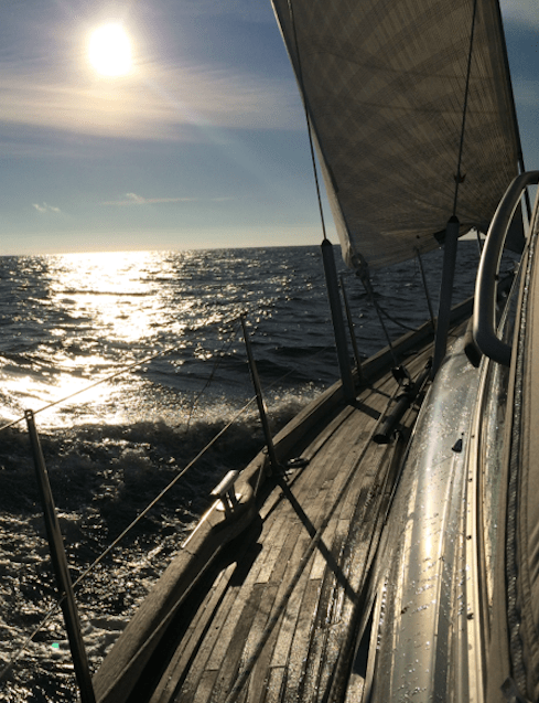 På väg ut på havet en morgon i Oktober