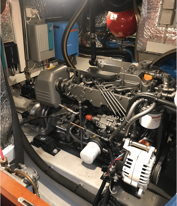 begagnat_båtköp_motorrum_2