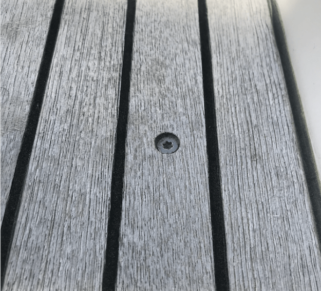 teakdäck_plugg_saknas